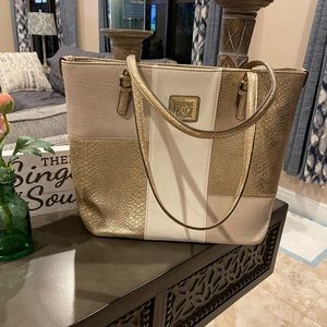Anne Klein LIKE NEW used only a few times purse. Clean, & non smoking home.